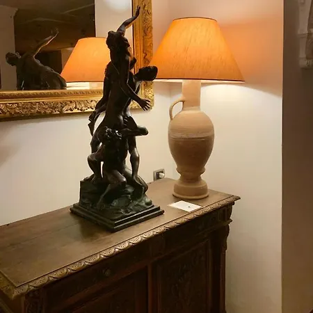Residenza Tritone Luxury Trevi Fountain *