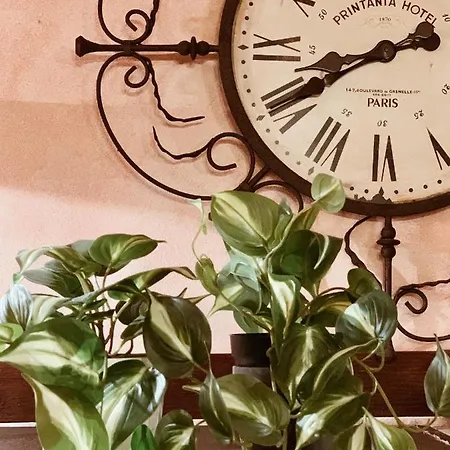 Residenza Tritone Luxury Trevi Fountain 펜션 *